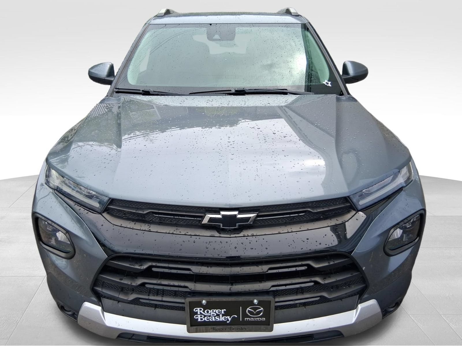 Used 2021 Chevrolet TrailBlazer LT w/ LPO, Blackout Package FWD image 2