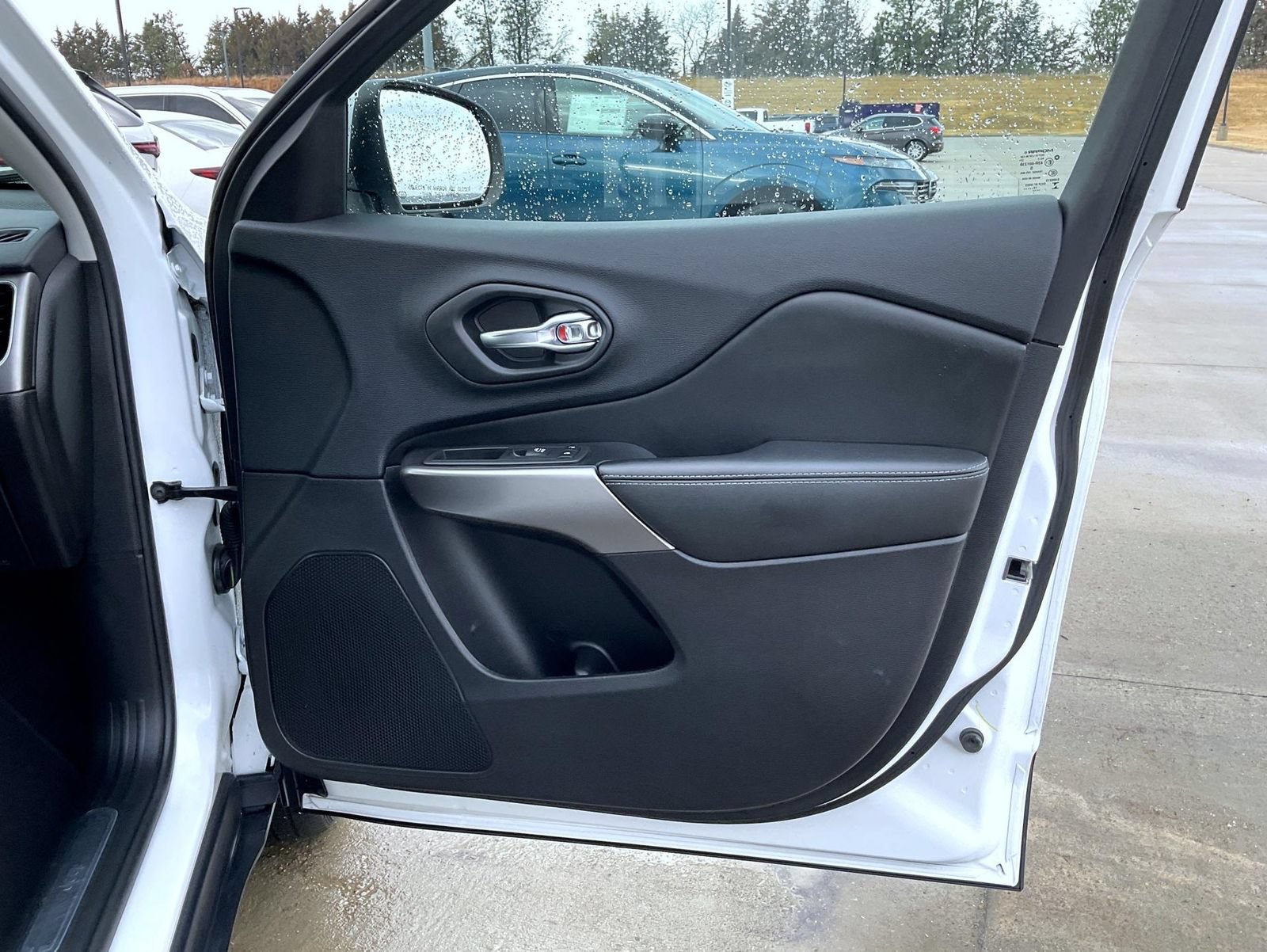 Used 2020 Jeep Cherokee Limited AWD/4WD image 17