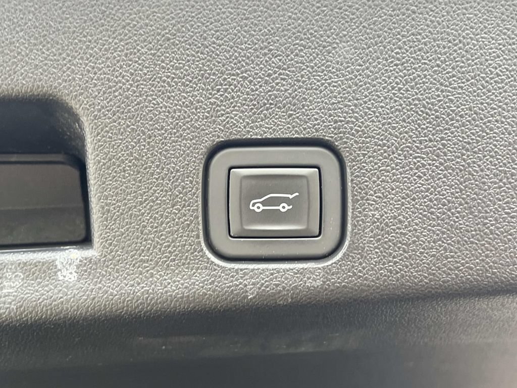 Used 2024 Chevrolet Traverse Z71 w/ LPO, Floor Liner Package AWD/4WD image 10