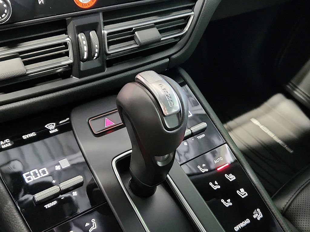 Certified 2026 Porsche Macan AWD/4WD image 15