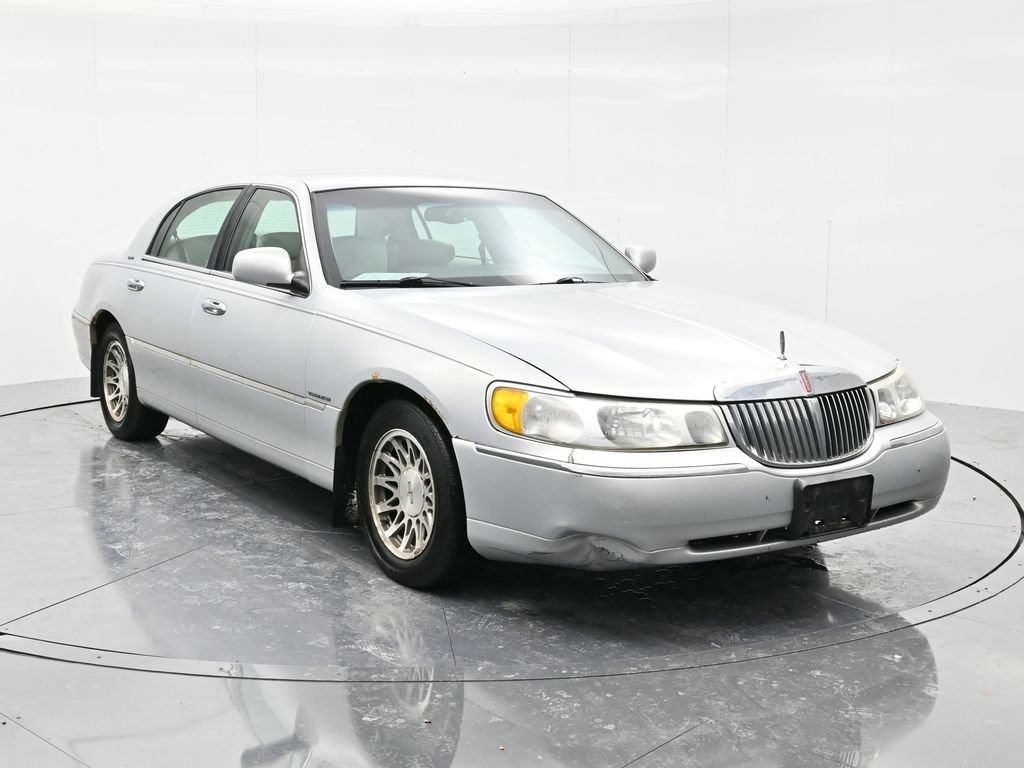 Used 2002 Lincoln Town Car Signature