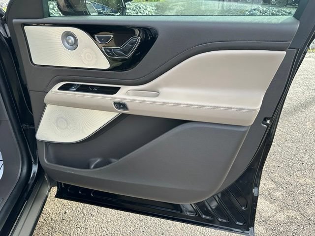 Used 2023 Lincoln Aviator Reserve w/ Equipment Group 201A AWD/4WD image 15