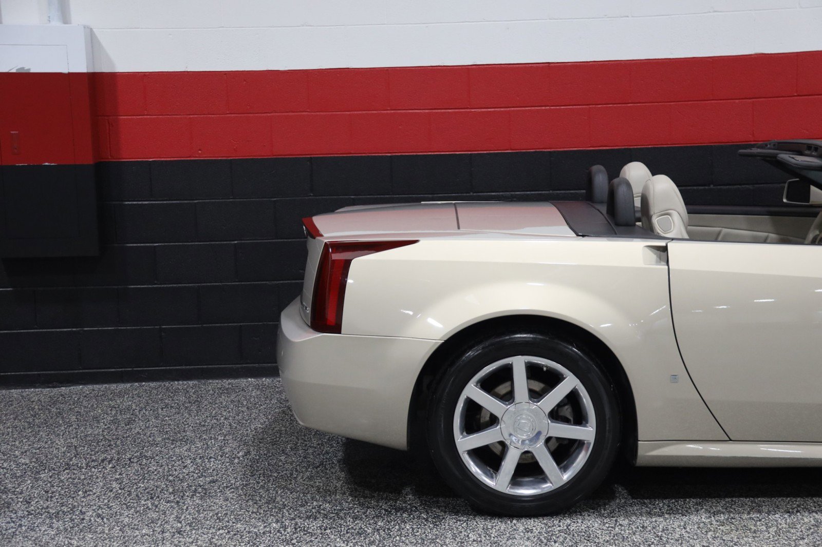 Used 2006 Cadillac XLR 2dr Convertible image 5