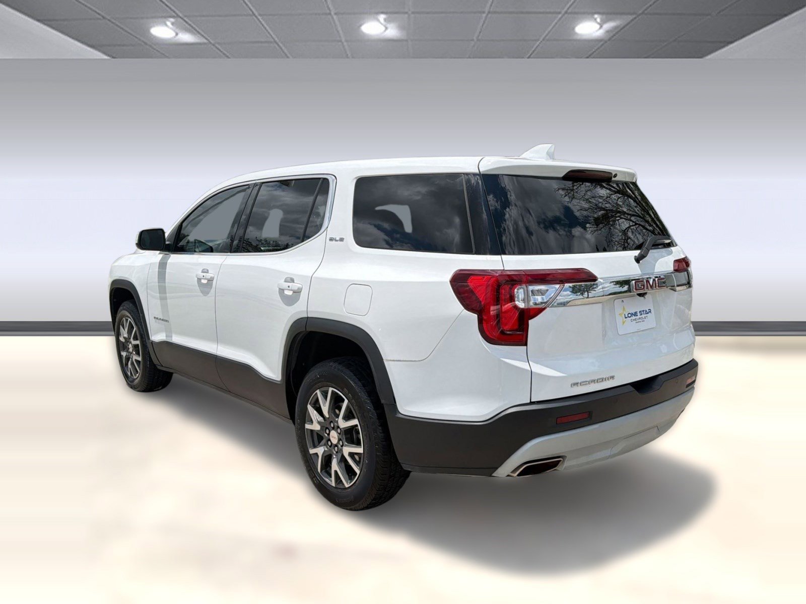 Used 2023 GMC Acadia SLE FWD image 3