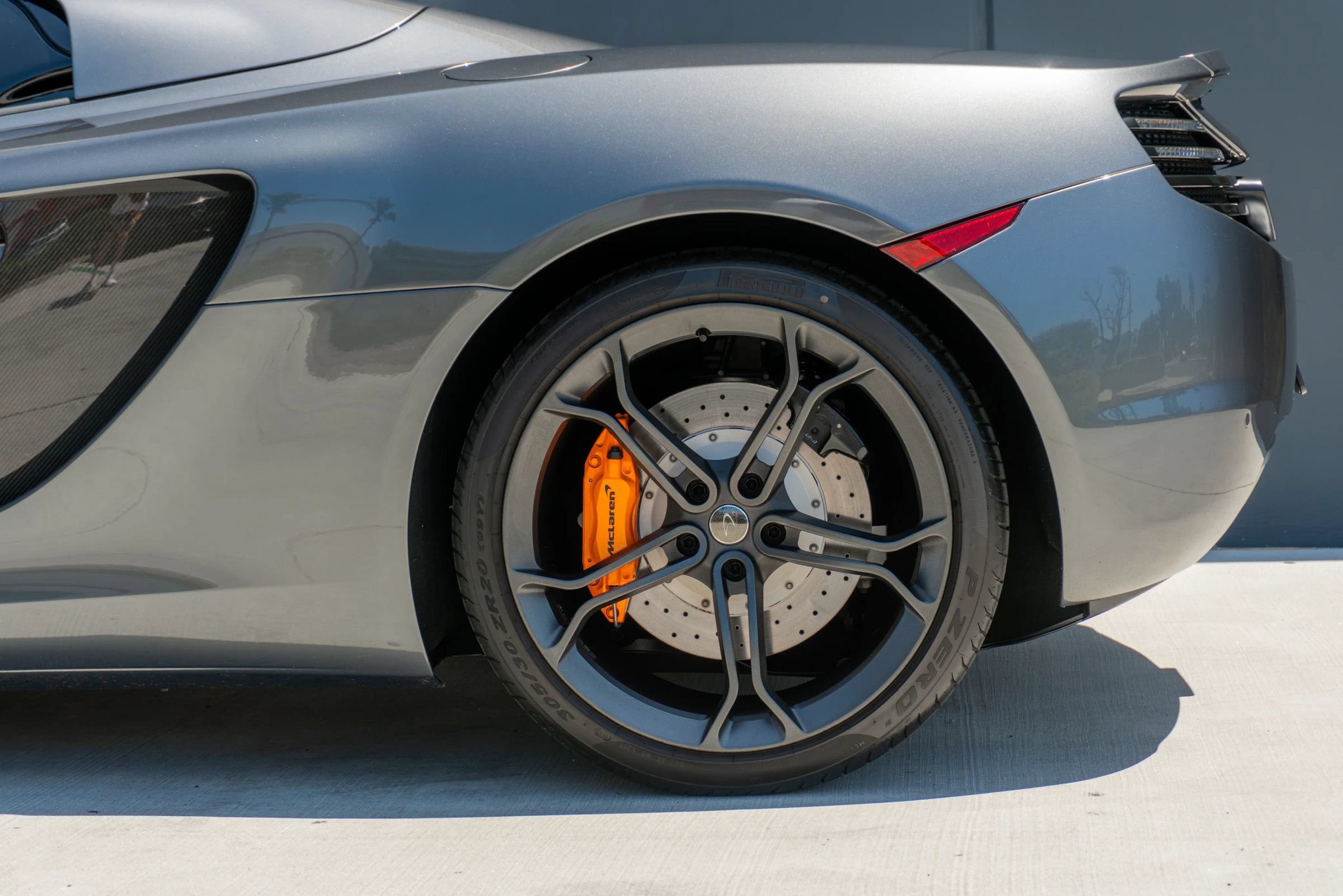 Used 2014 McLaren MP4-12C Spider RWD image 25