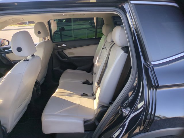 Used 2020 Volkswagen Tiguan SEL w/ Tiguan Three-Row MDO Package image 21