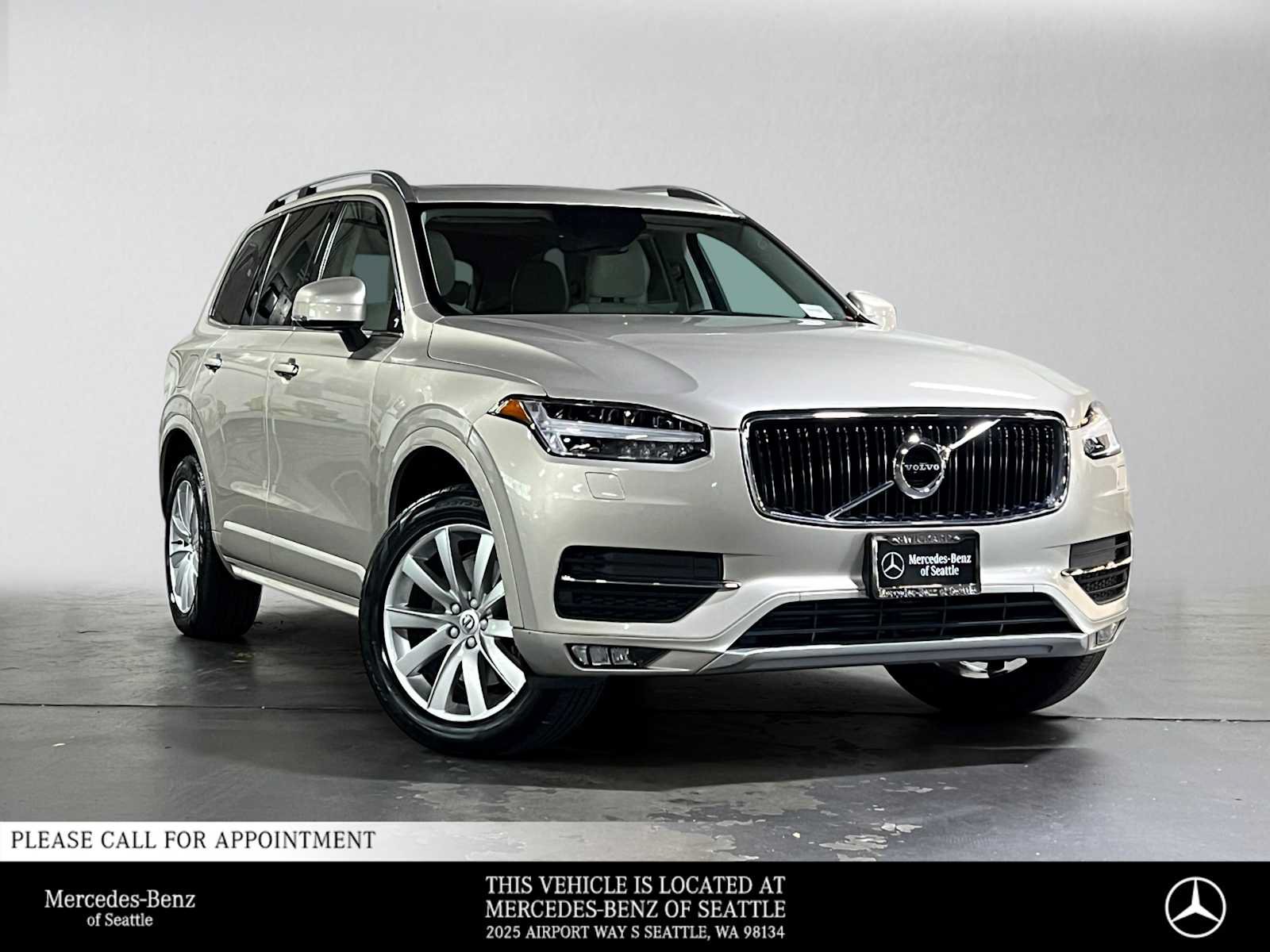 Used 2016 Volvo XC90 T6 Momentum w/ Momentum Plus Package AWD/4WD image 1