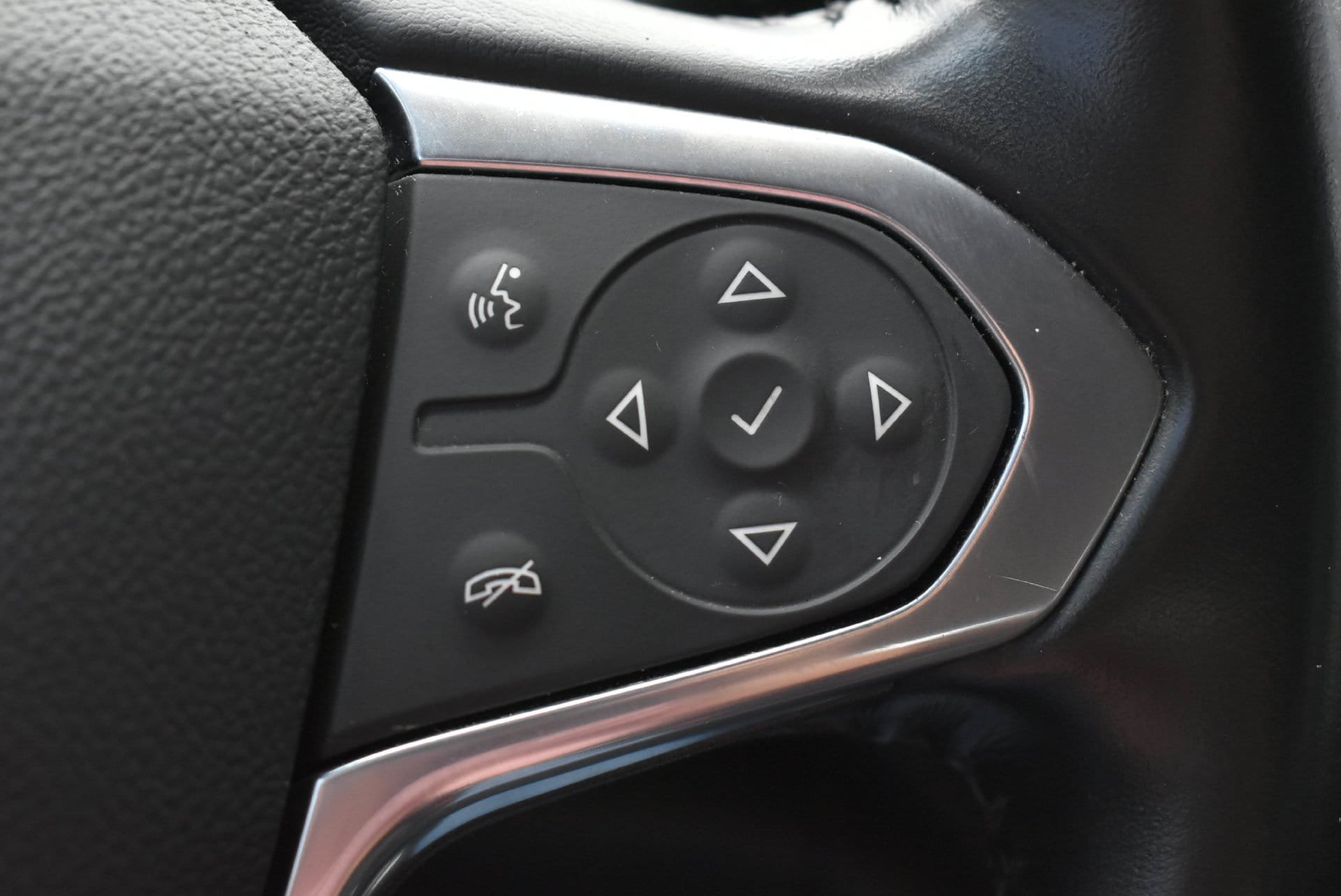 Used 2021 Chevrolet Traverse LT FWD image 22