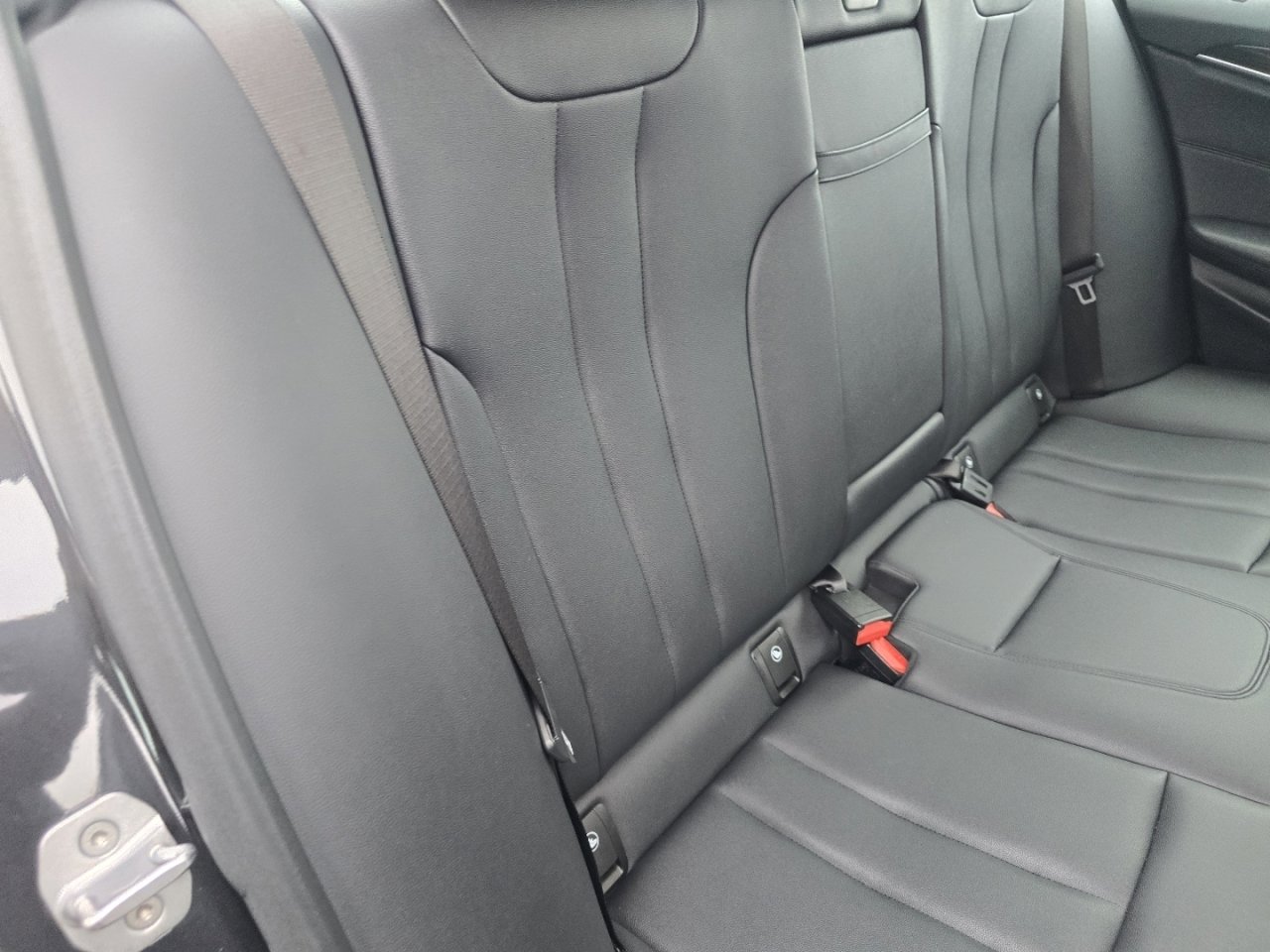 Used 2018 BMW 530i xDrive w/ Premium Package image 22