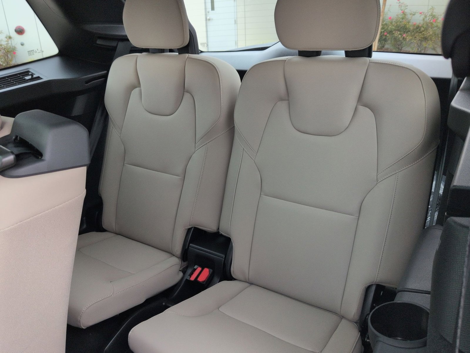 New 2026 Volvo XC90 T8 Plus w/ Protection Package Premier image 26