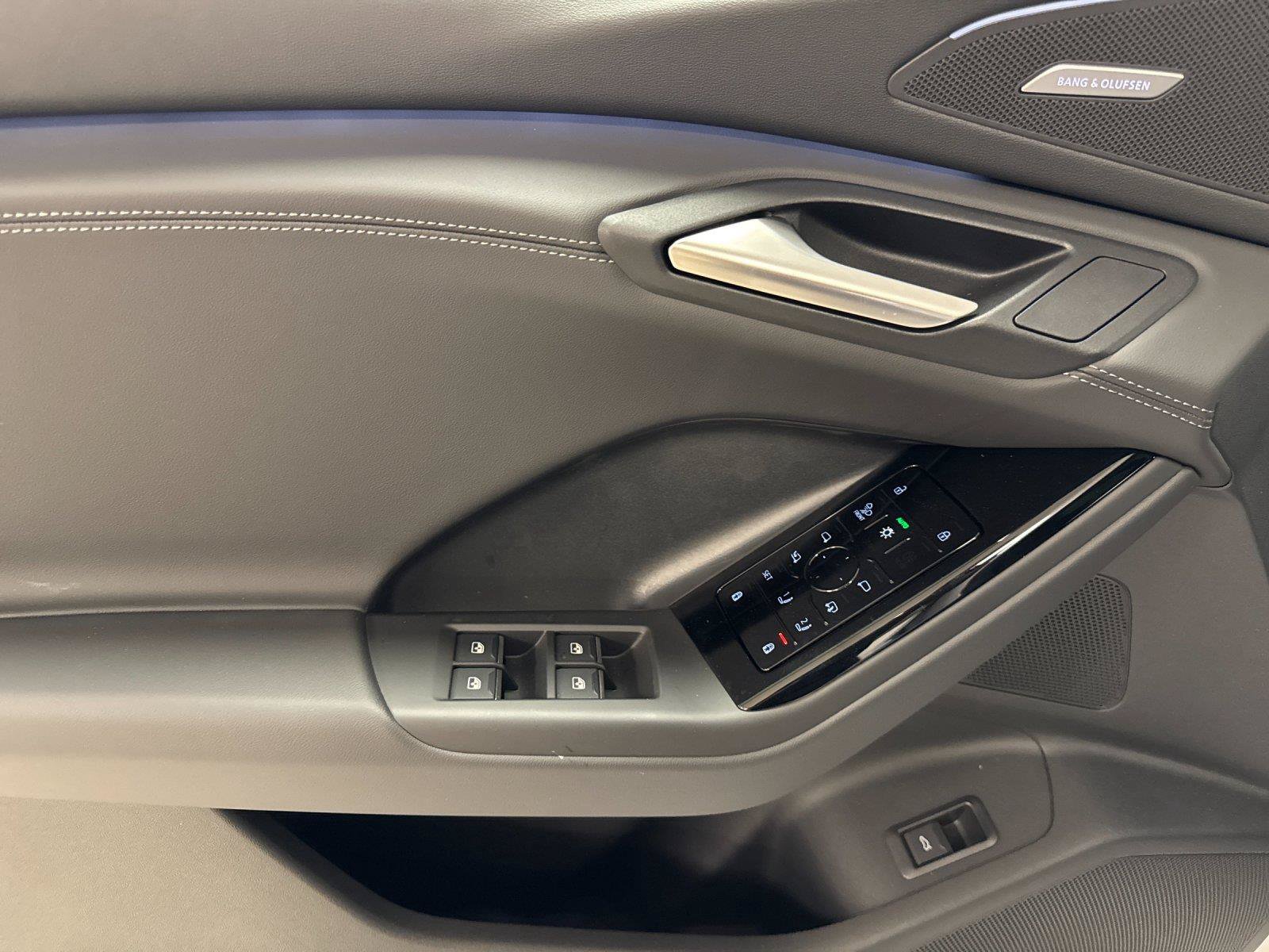 New 2027 Audi SQ6 e-tron Premium Plus AWD/4WD image 10
