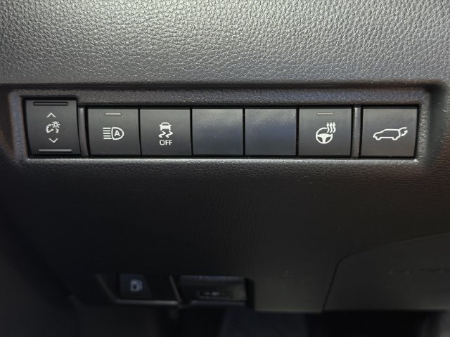 Used 2021 Toyota Venza XLE w/ Softex Package AWD/4WD image 22
