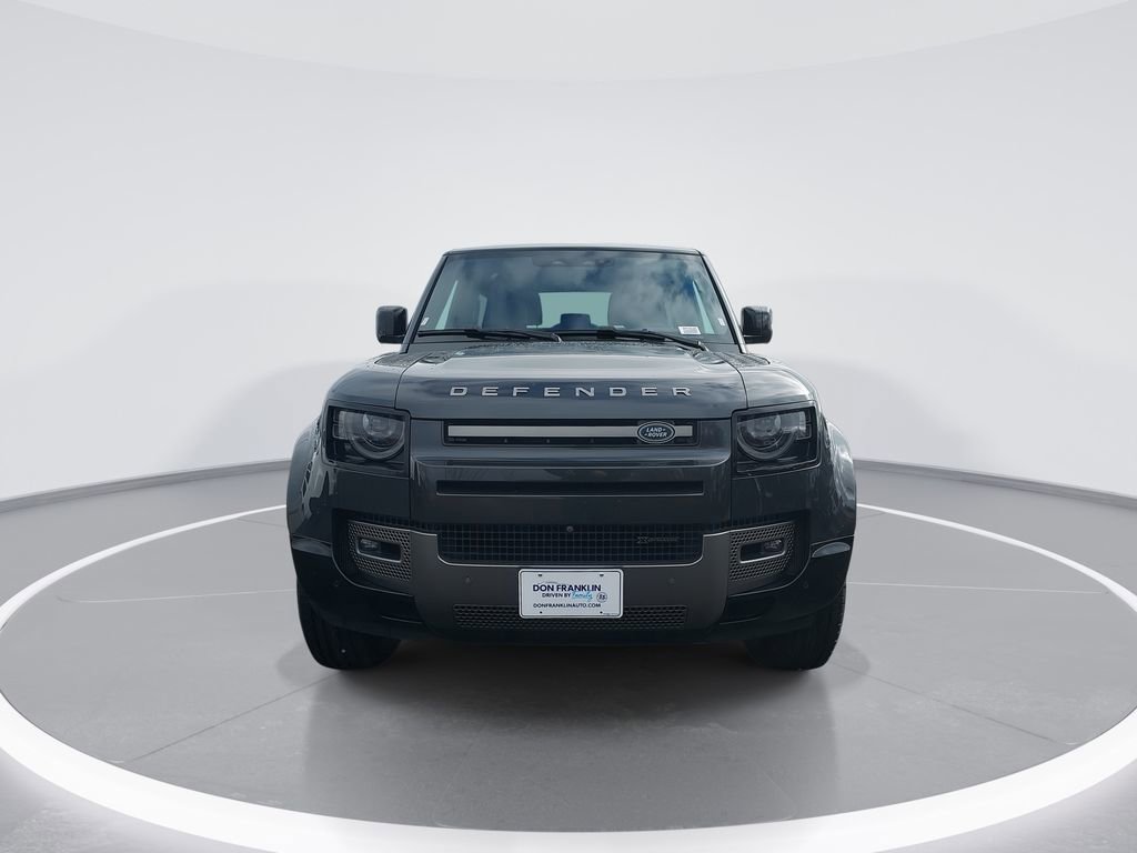 Used 2023 Land Rover Defender 90 X-Dynamic SE image 3