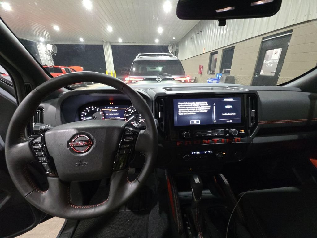 Used 2025 Nissan Frontier Pro-X RWD image 6