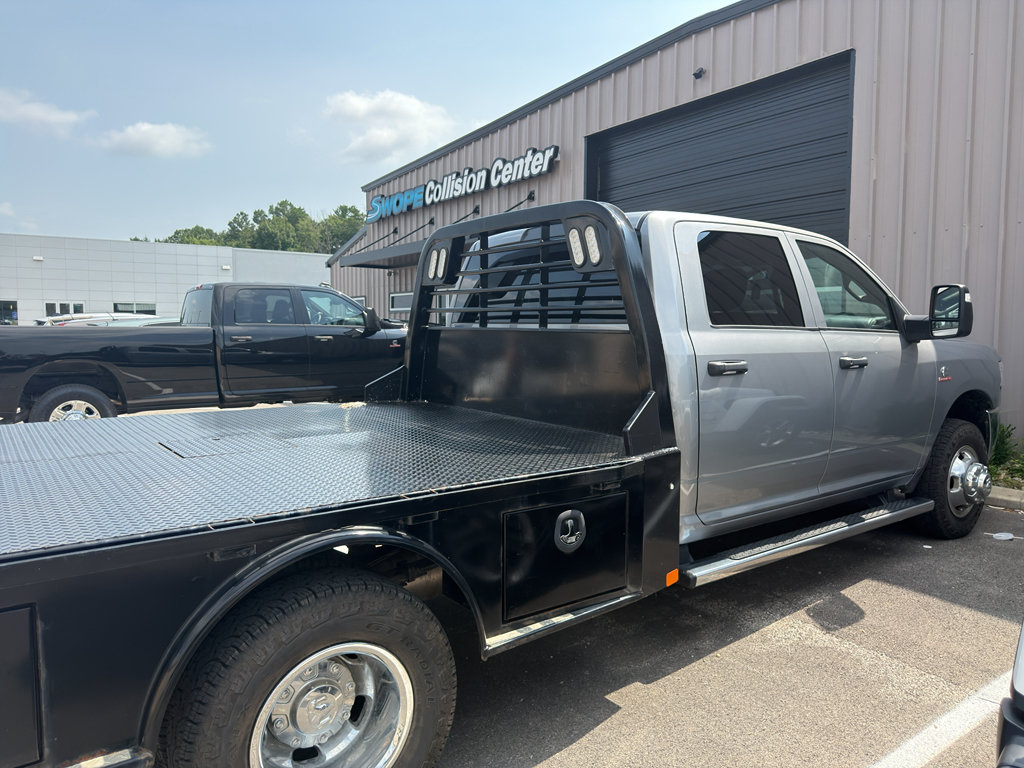 Used 2023 RAM 3500 Tradesman w/ Chrome Appearance Group AWD/4WD image 3
