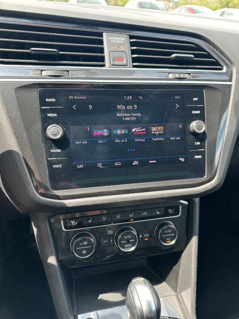 Used 2019 Volkswagen Tiguan SE w/ Panoramic Sunroof Package image 23