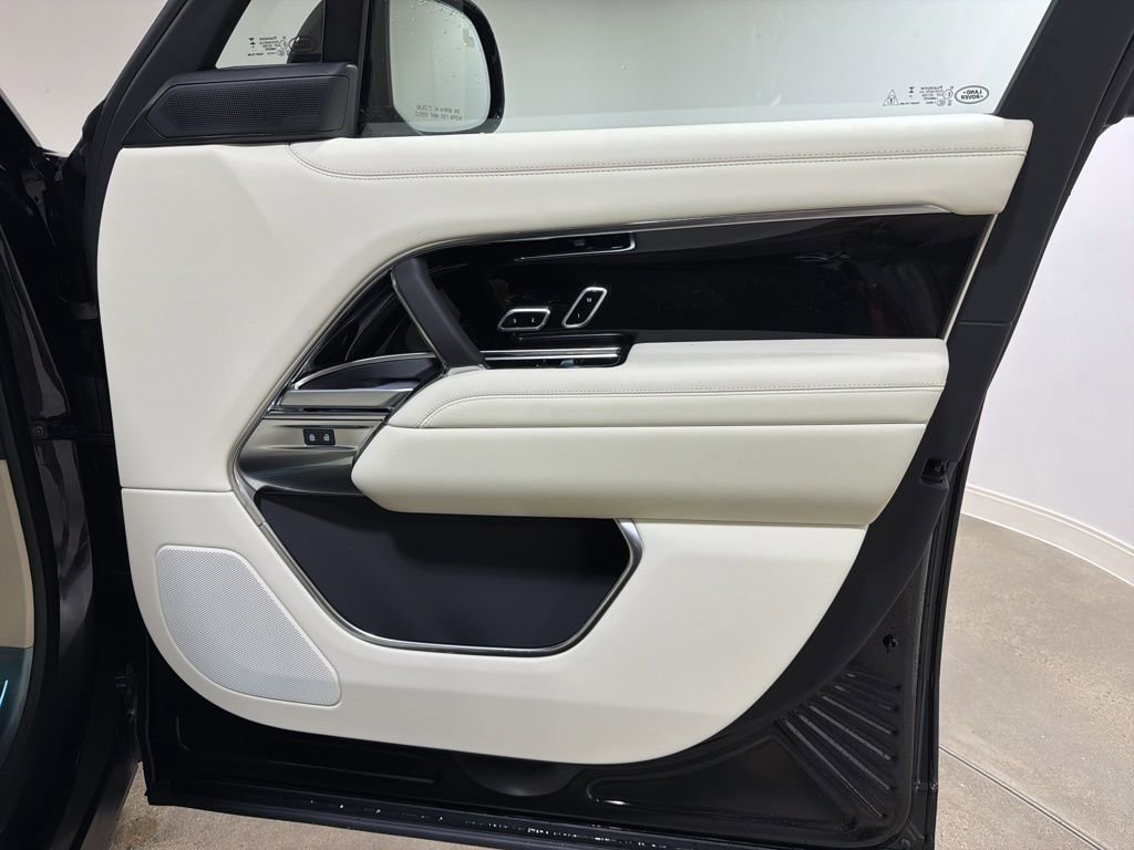 New 2026 Land Rover Range Rover Long Wheelbase SE AWD/4WD image 23