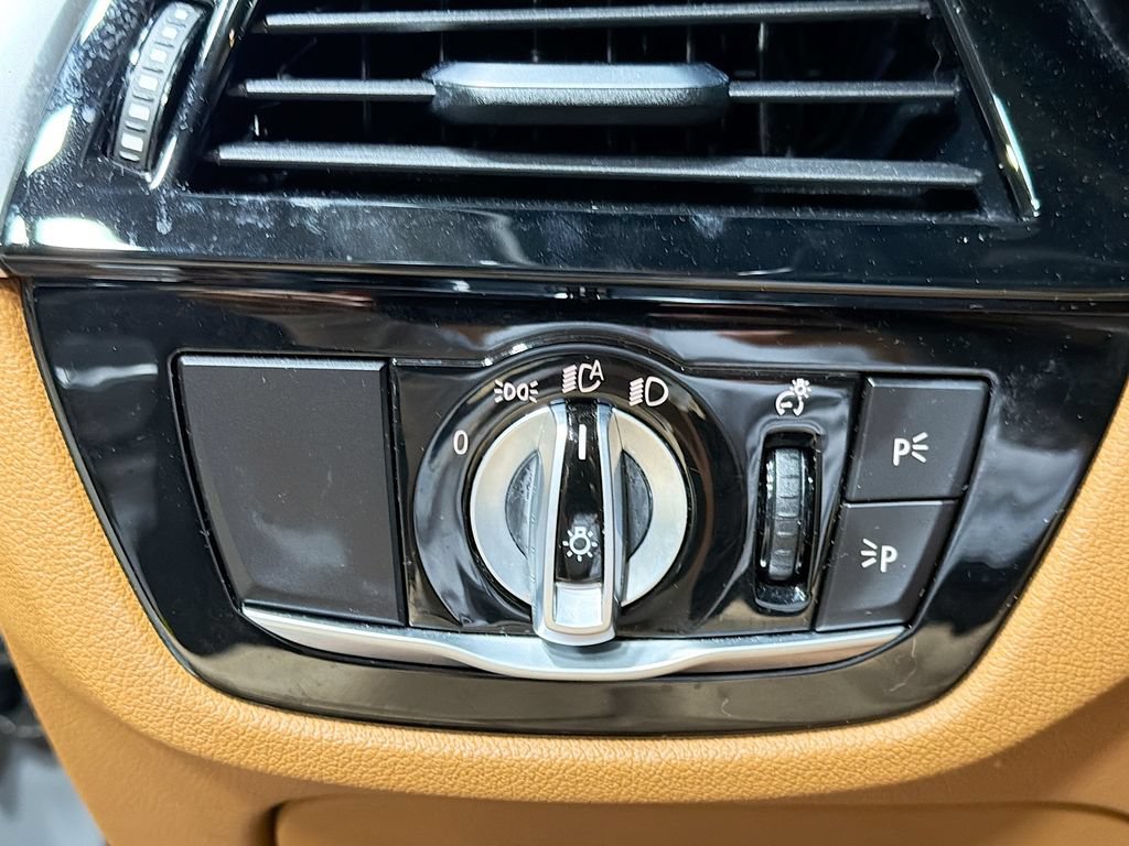 Used 2021 BMW 530i w/ Premium Package RWD image 36