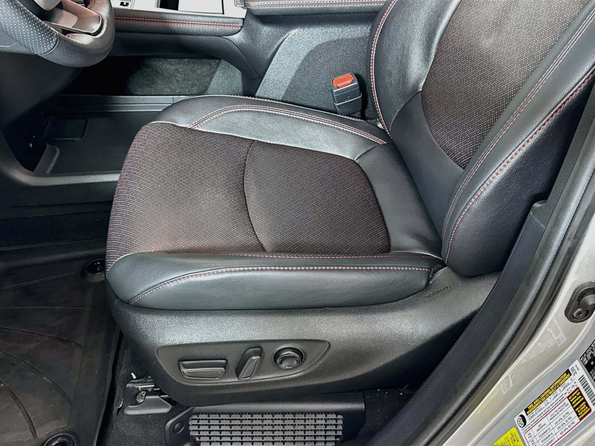 Certified 2025 Toyota Sienna XSE w/ XSE Premium Package AWD/4WD image 21
