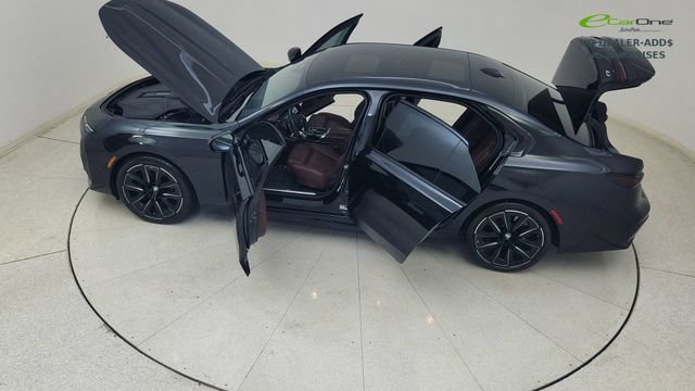 Used 2025 BMW i7 eDrive50 w/ M Sport Package RWD image 84