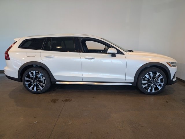 New 2026 Volvo V60 B5 Cross Country Ultra w/ Protection Package Premier image 6
