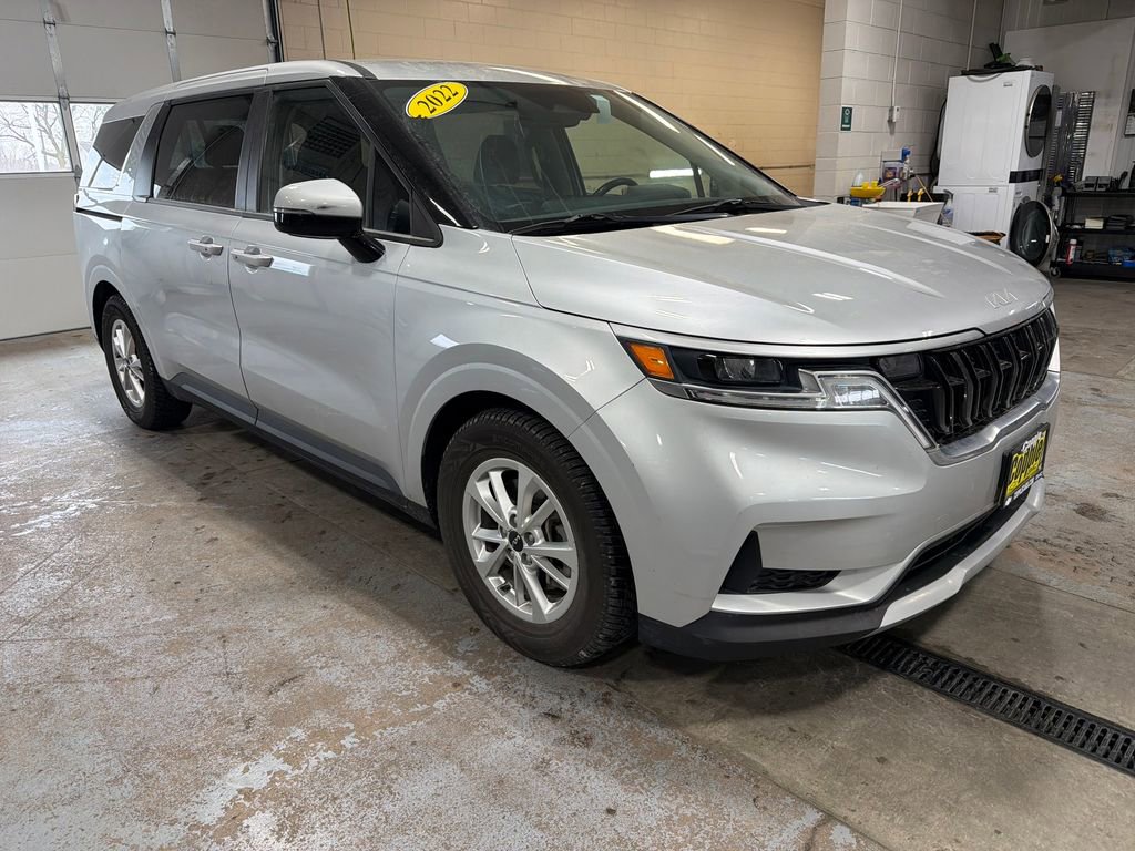 Used 2022 Kia Carnival LX image 2