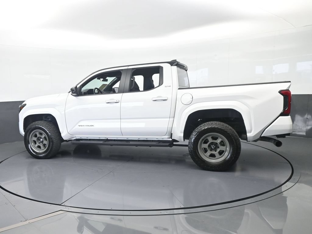 Used 2025 Toyota Tacoma SR5 AWD/4WD image 3
