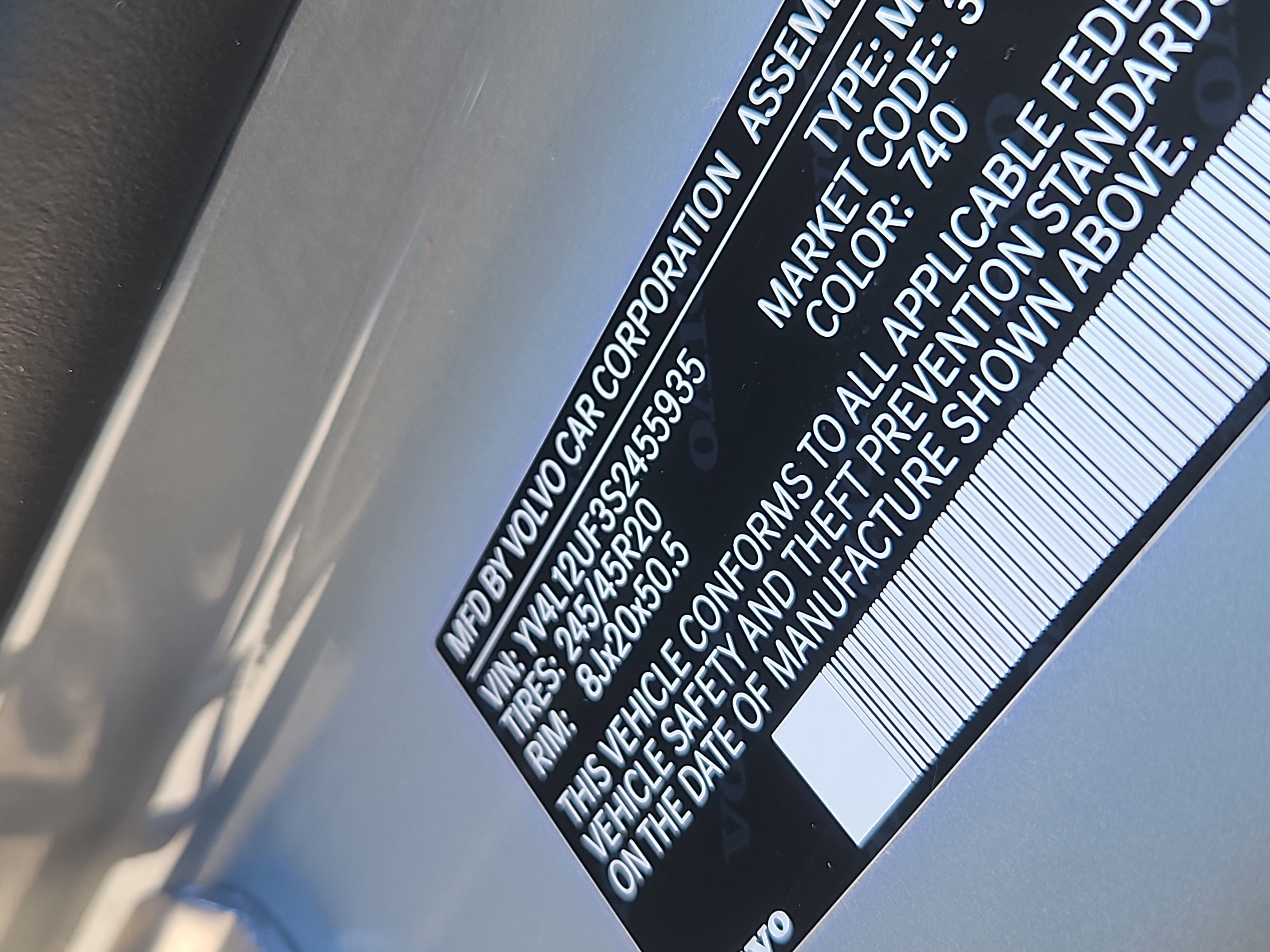 Used 2025 Volvo XC40 B5 Ultra w/ Climate Package image 7