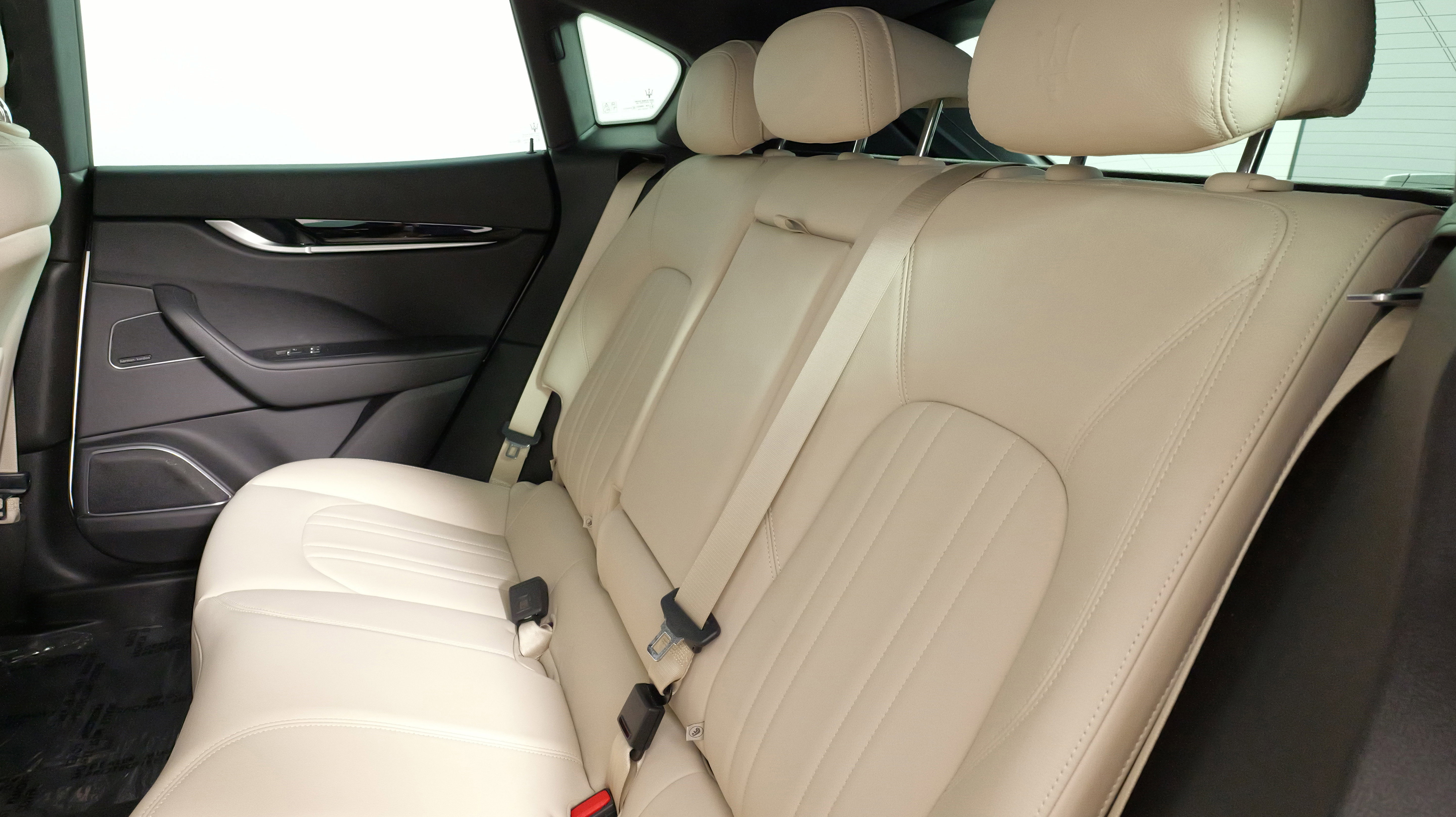 Used 2018 Maserati Levante image 38