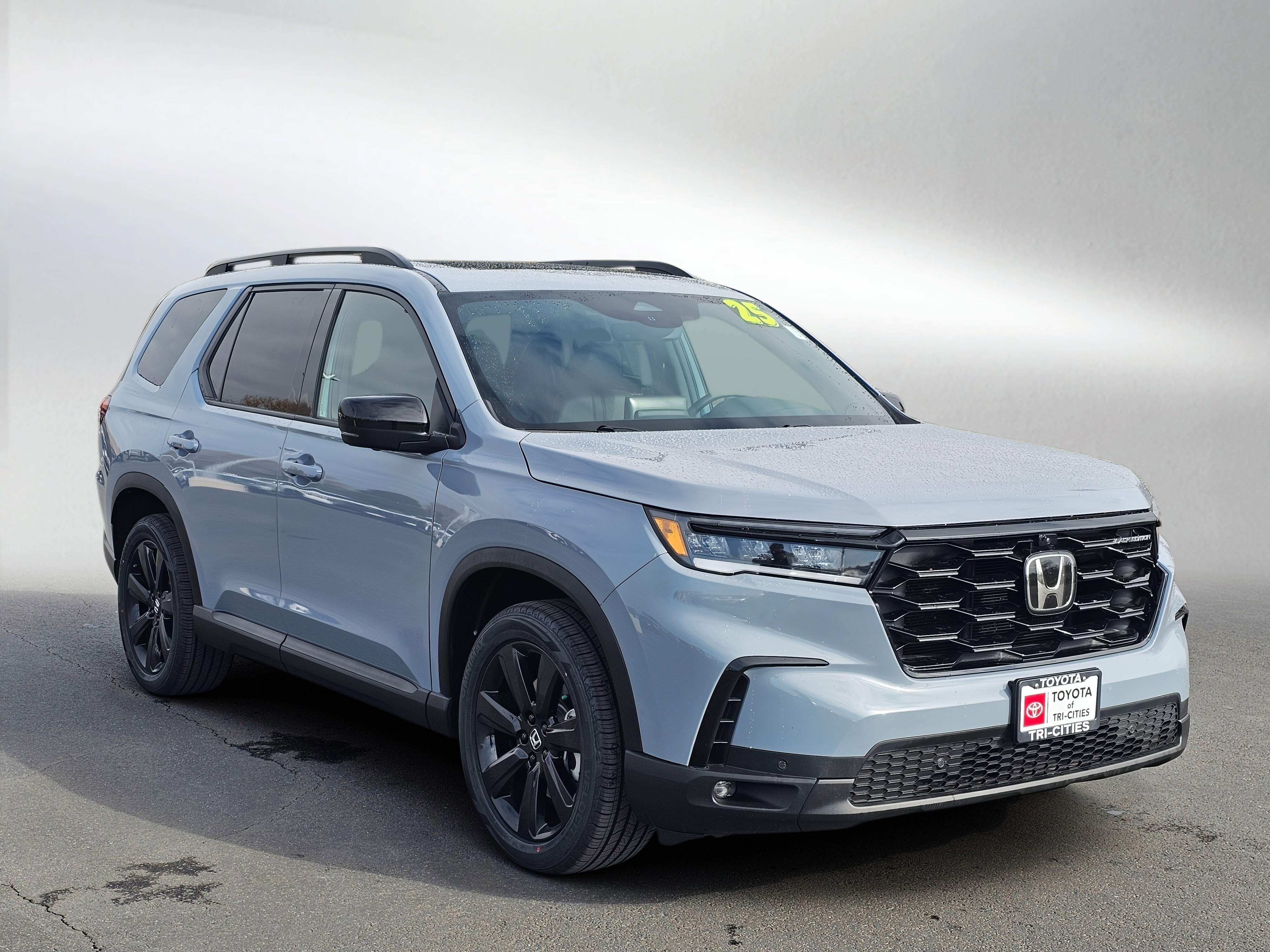 Used 2025 Honda Pilot Black Edition image 7