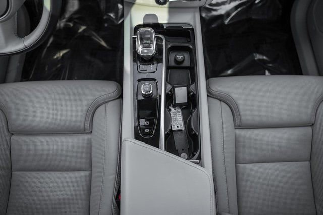 Certified 2023 Volvo XC60 B6 Ultimate w/ Protection Package Premier image 25