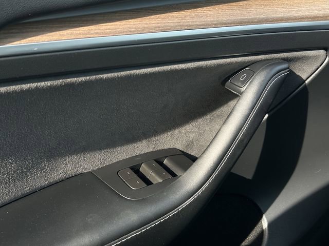 Used 2023 Tesla Model Y Performance image 24