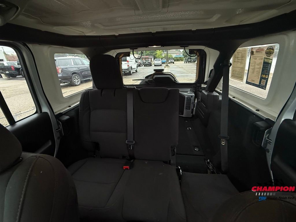 Used 2022 Jeep Wrangler Unlimited Sport image 29
