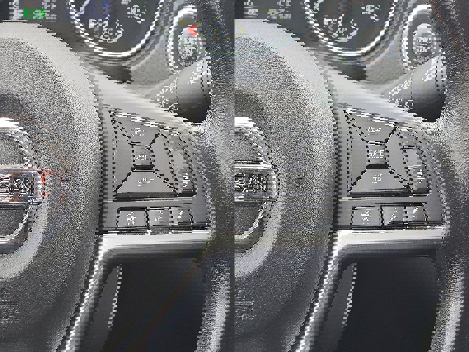 Used 2018 Nissan Rogue SV w/ Premium Package image 16