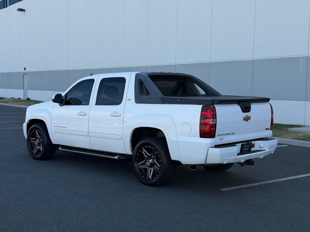 Used 2010 Chevrolet Avalanche LT w/ Suspension Package, Off-Road AWD/4WD image 9