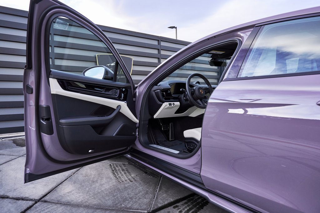 Used 2025 Porsche Panamera 4 w/ Premium Package image 35