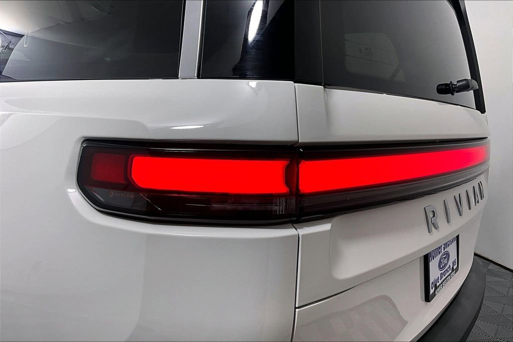 Used 2023 Rivian R1S Adventure AWD/4WD image 30