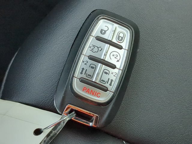 Used 2025 Chrysler Pacifica Select FWD image 28