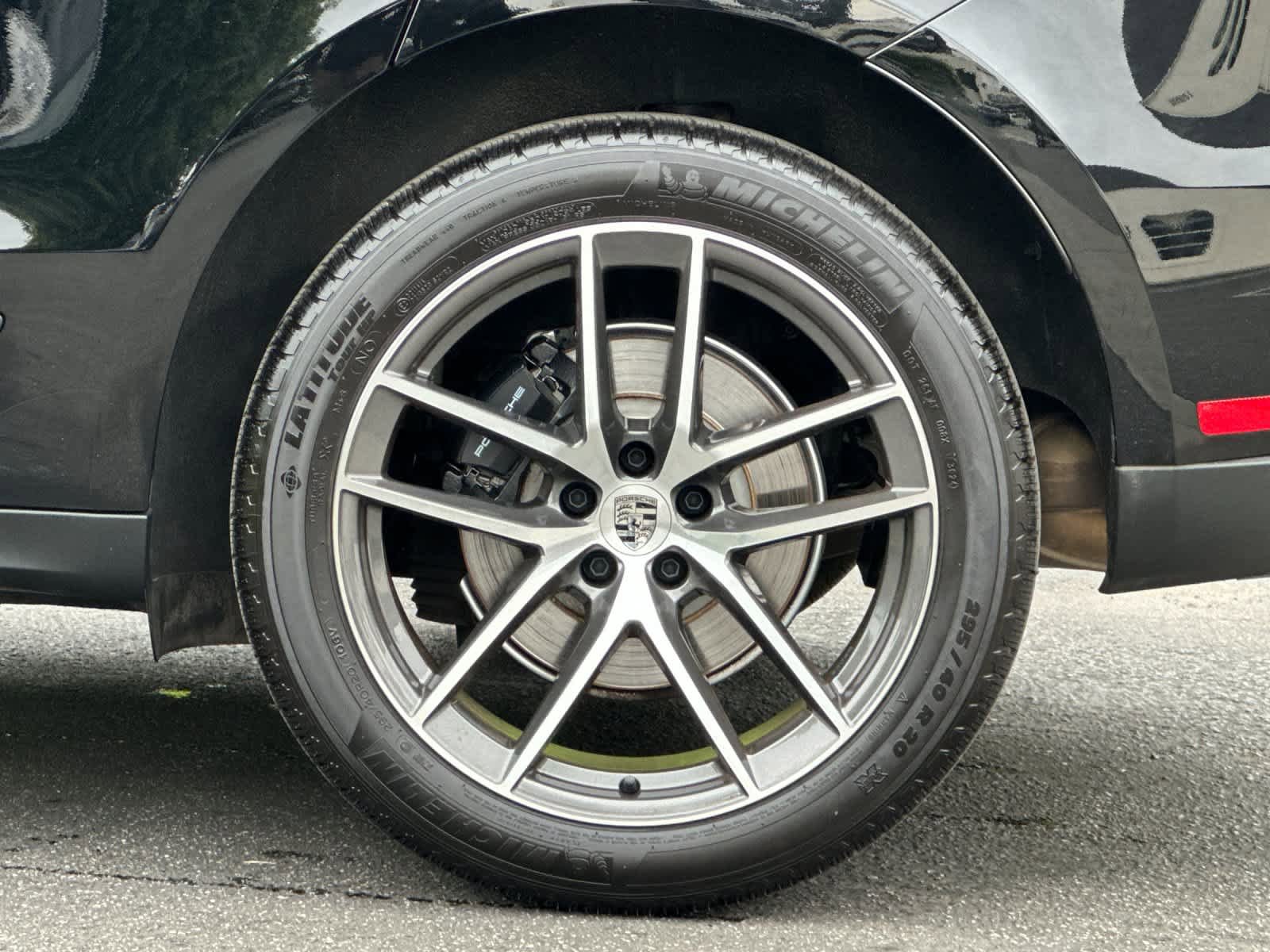 Certified 2025 Porsche Macan AWD/4WD image 30