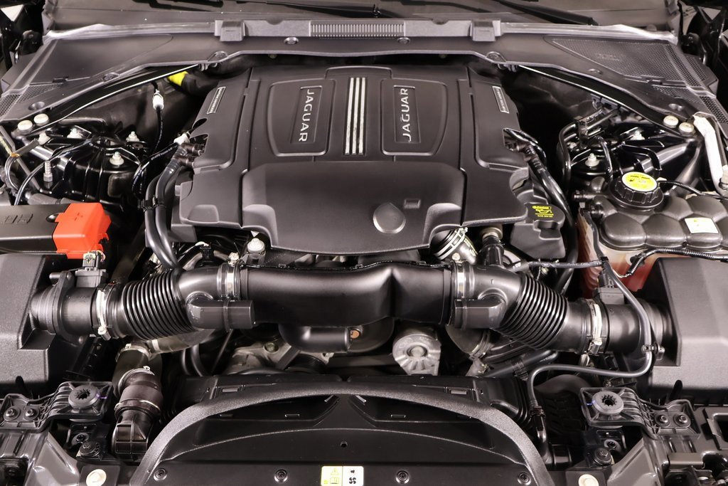 Used 2019 Jaguar XE S image 21