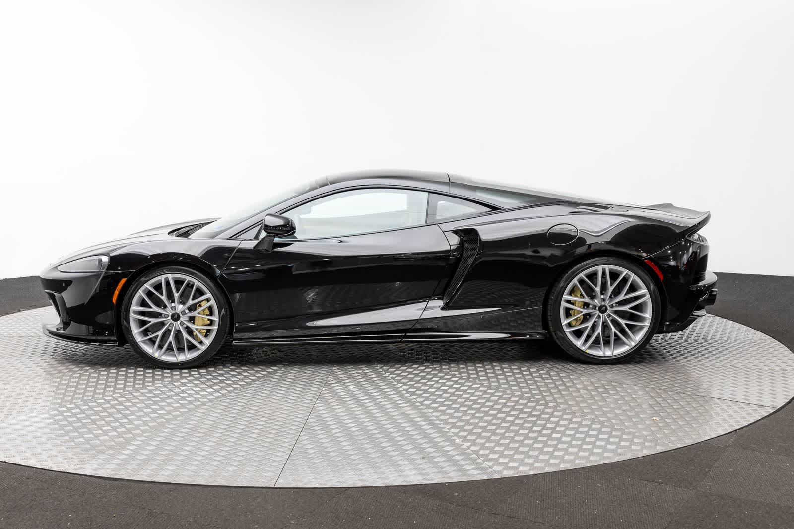 Used 2026 McLaren GTS RWD image 3