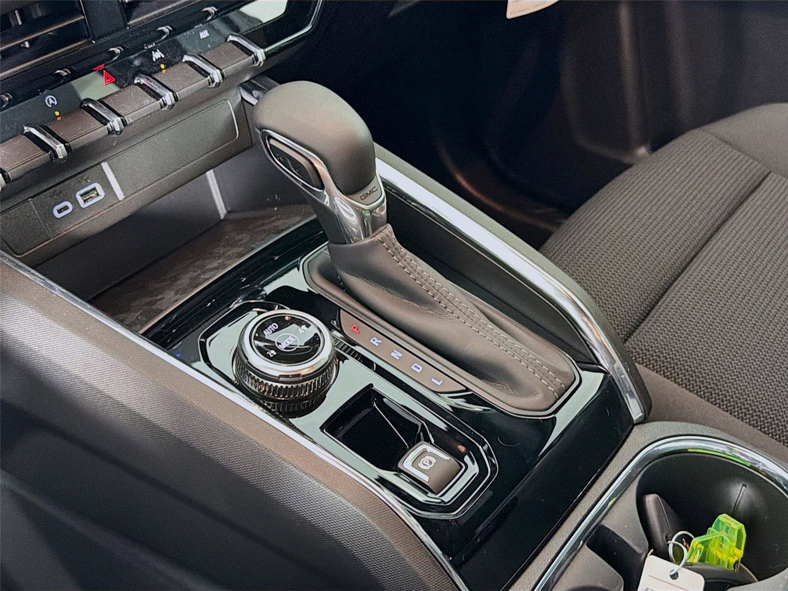 New 2025 GMC Canyon Elevation w/ Convenience Package image 18
