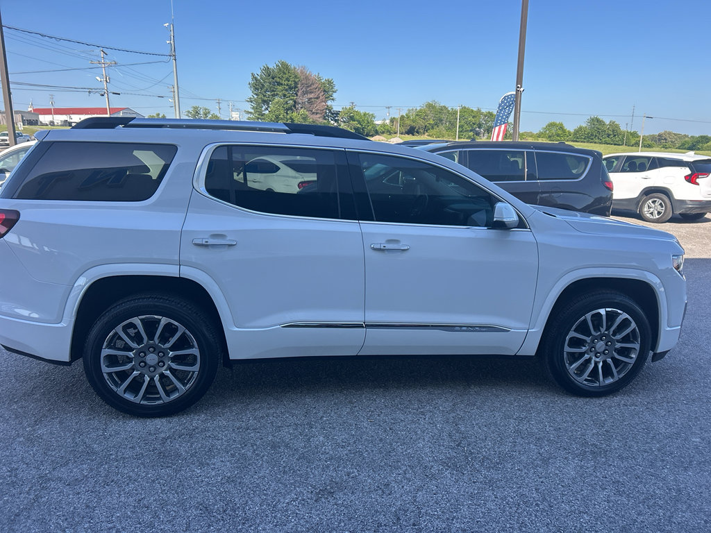 Used 2022 GMC Acadia Denali w/ Denali Technology Package FWD image 4