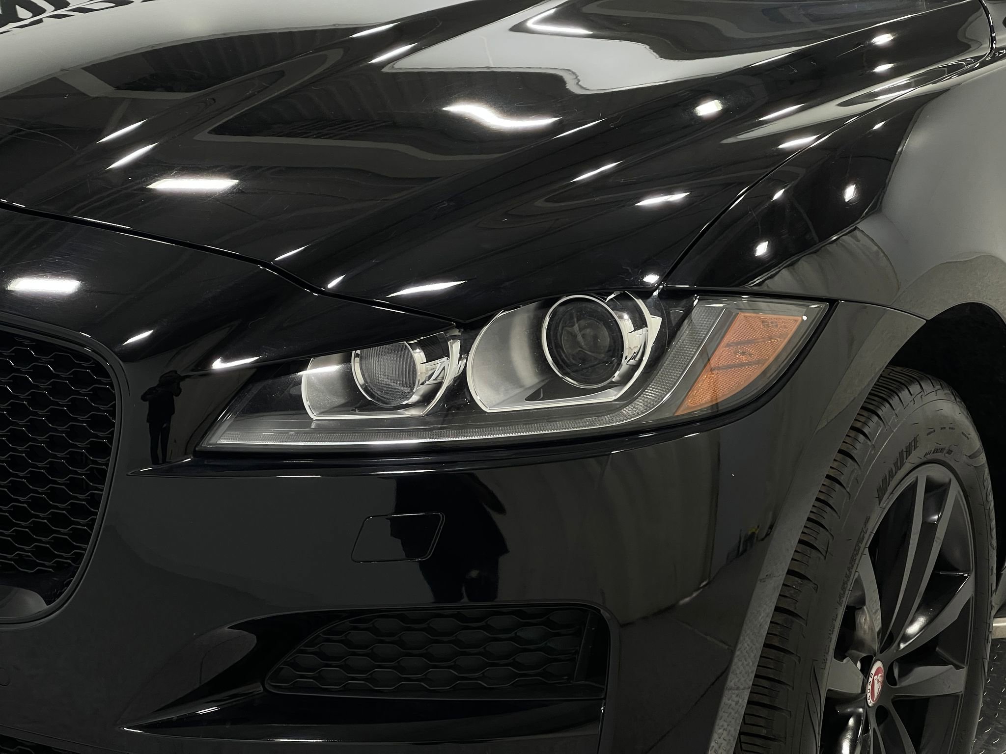 Used 2019 Jaguar F-PACE Prestige image 33