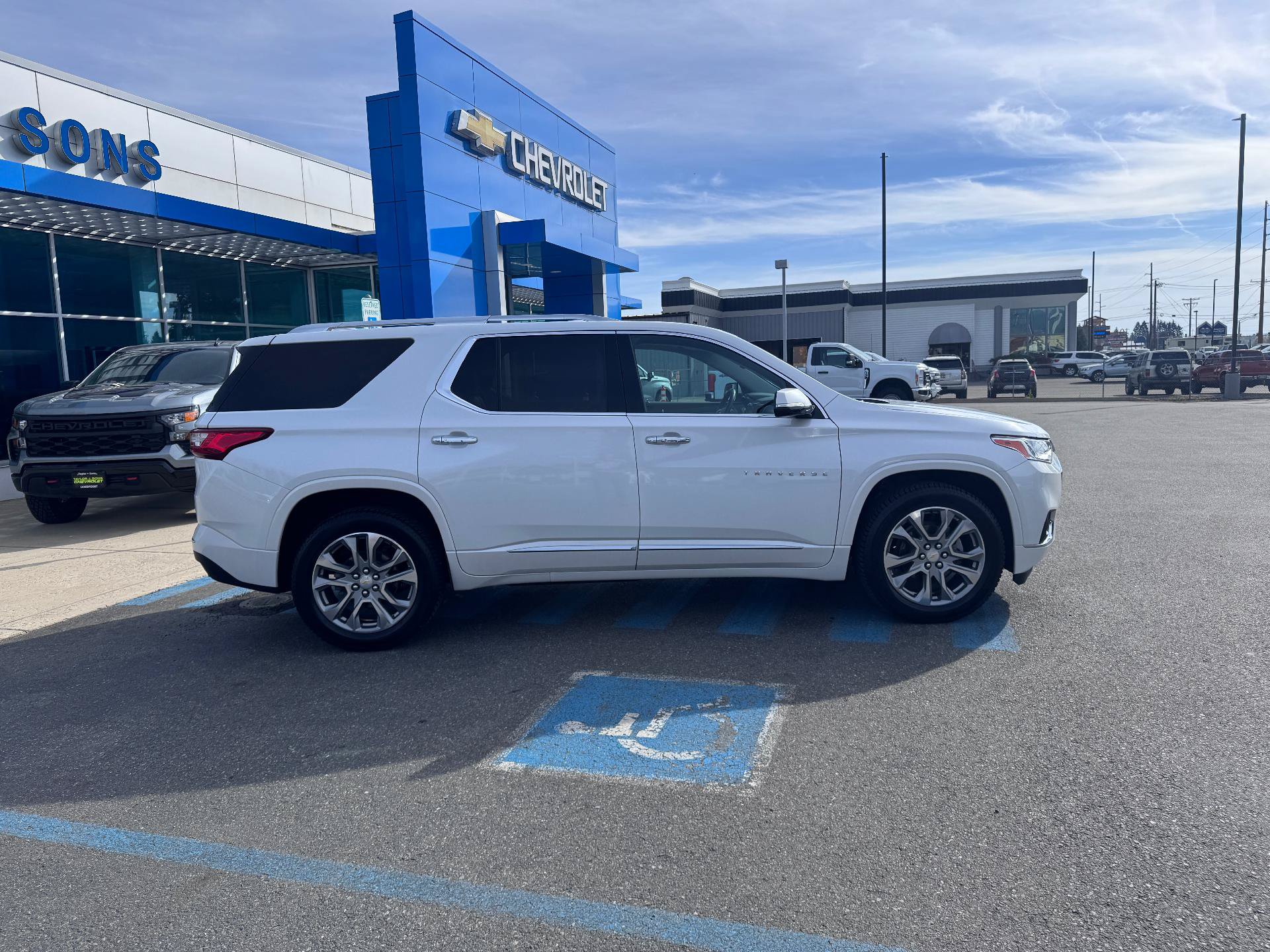 Used 2019 Chevrolet Traverse Premier w/ LPO, Floor Liner Package AWD/4WD image 8