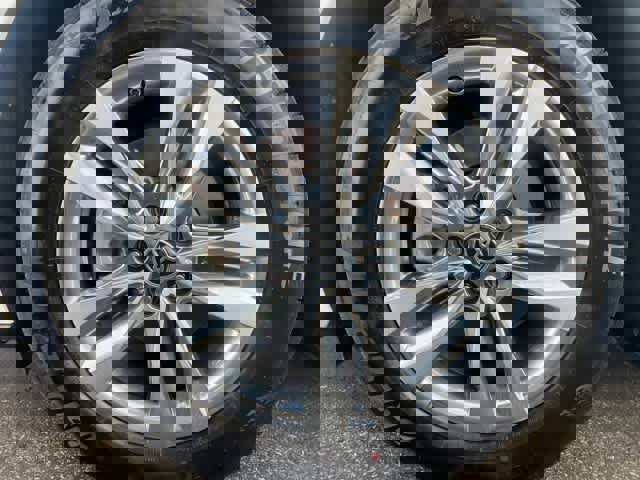 Used 2025 Toyota Sienna XLE w/ XLE Plus Package image 10