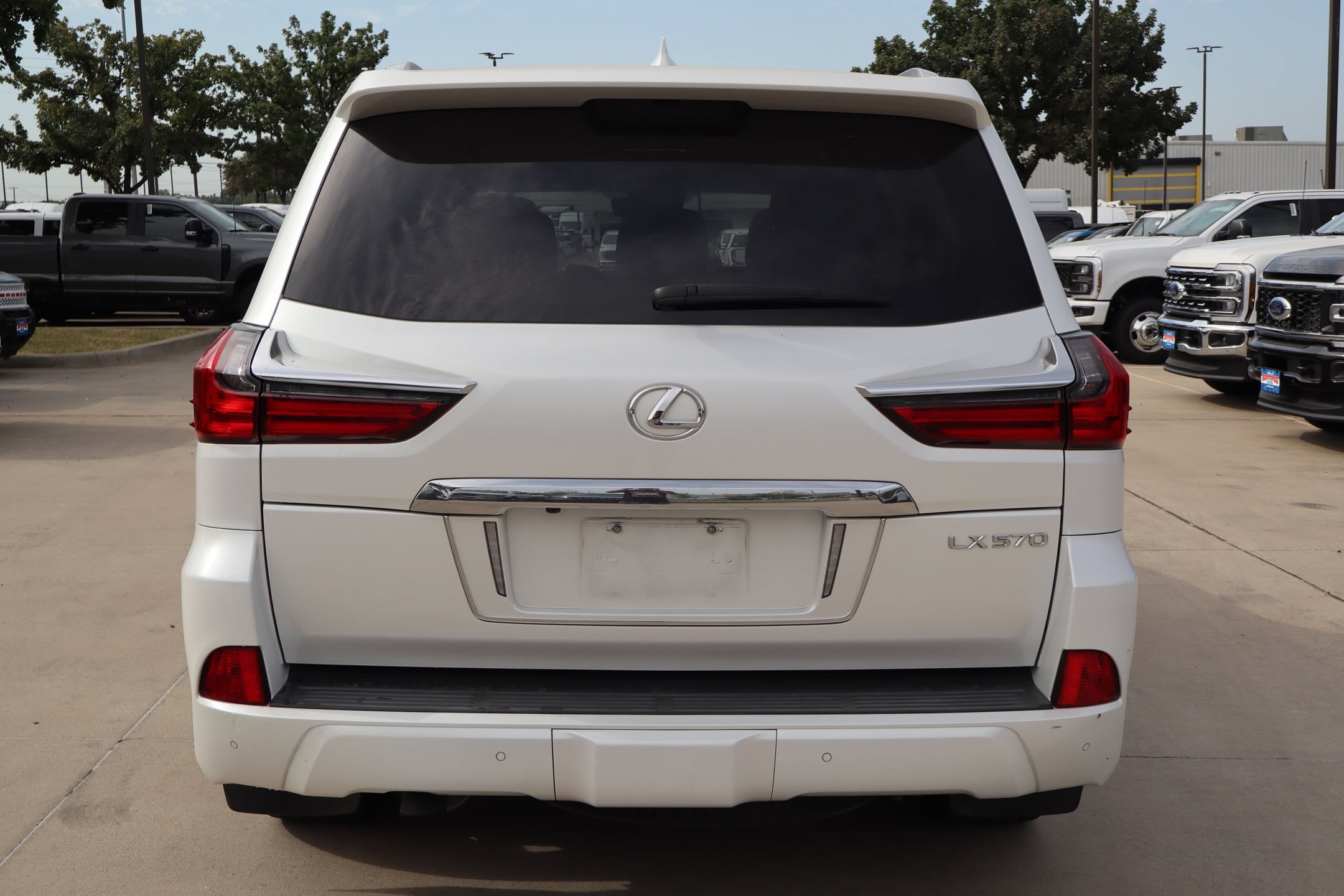 Used 2019 Lexus LX 570 4WD w/ Luxury Package image 4