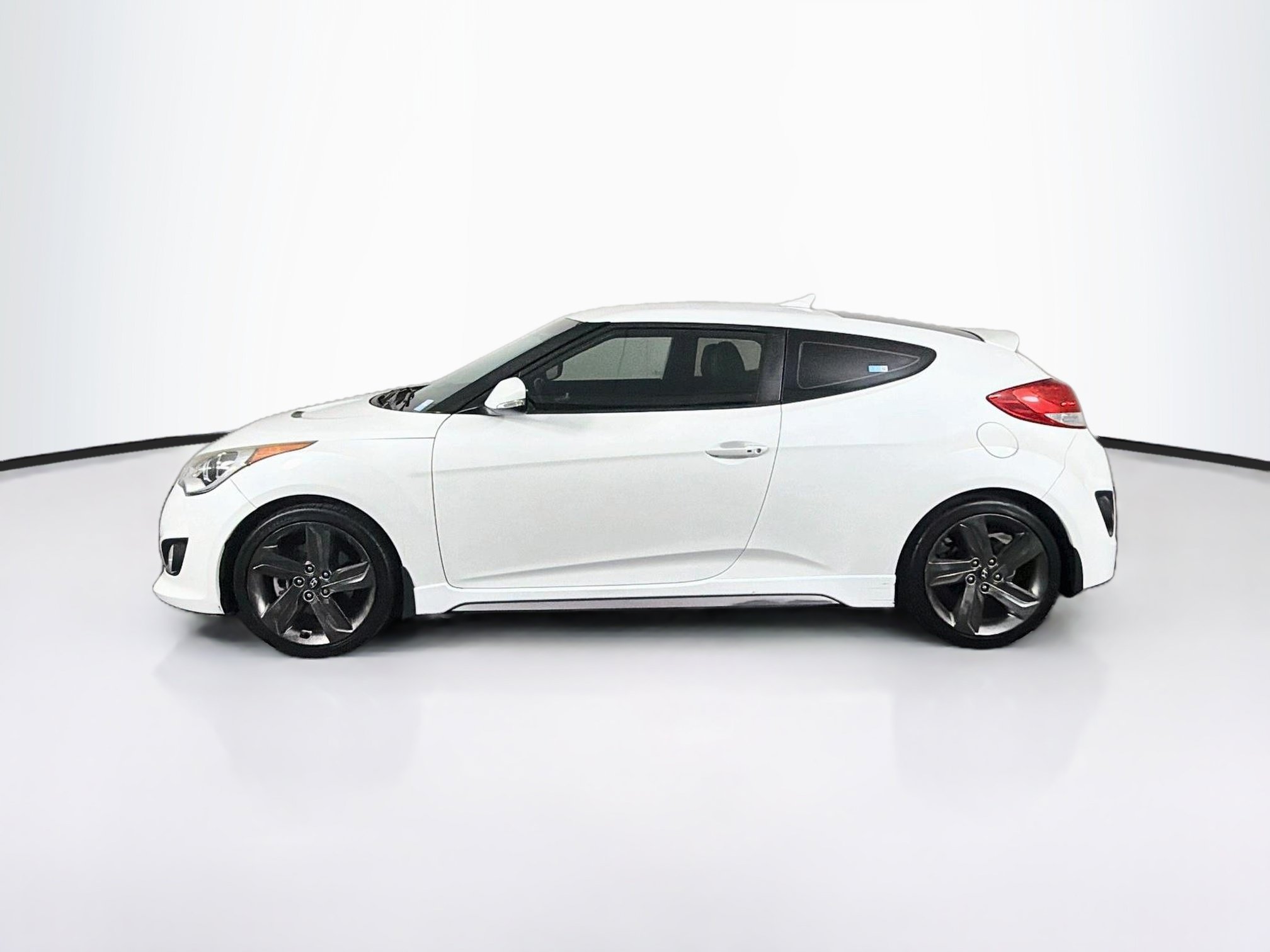 Used 2014 Hyundai Veloster Turbo FWD image 4