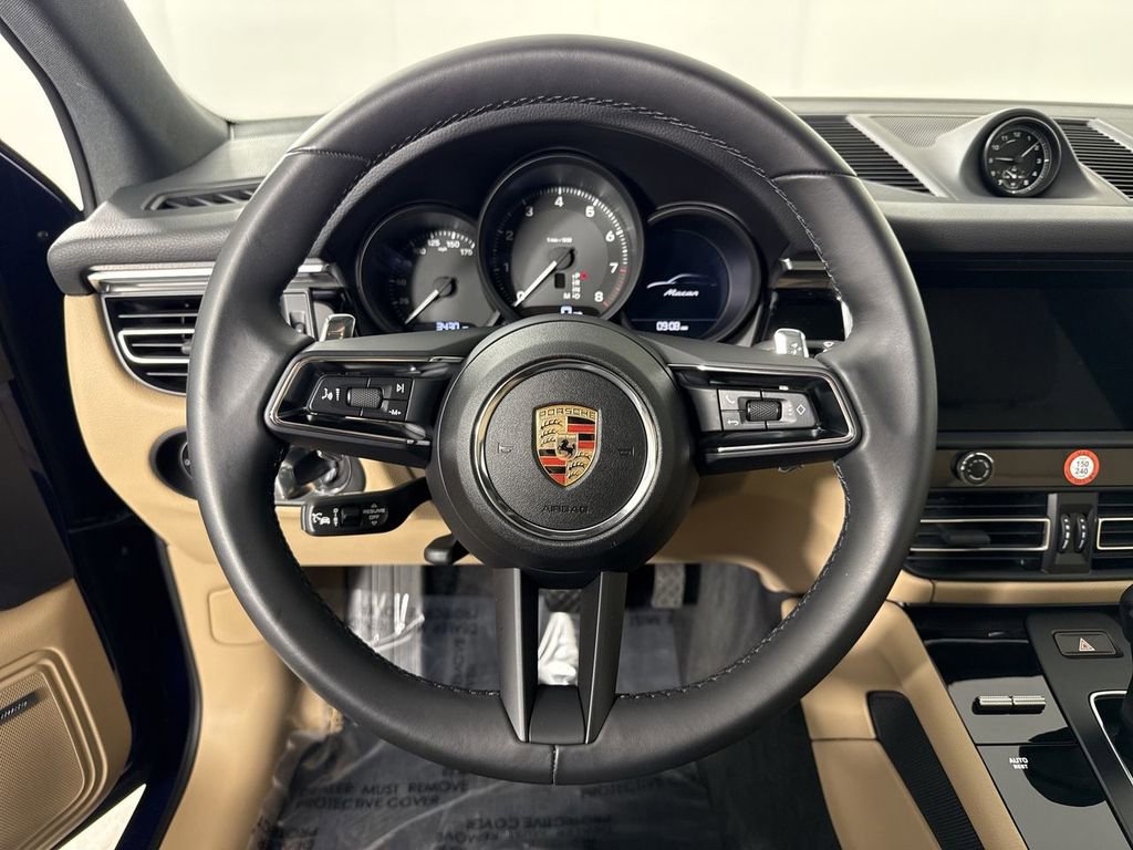 Certified 2025 Porsche Macan image 36