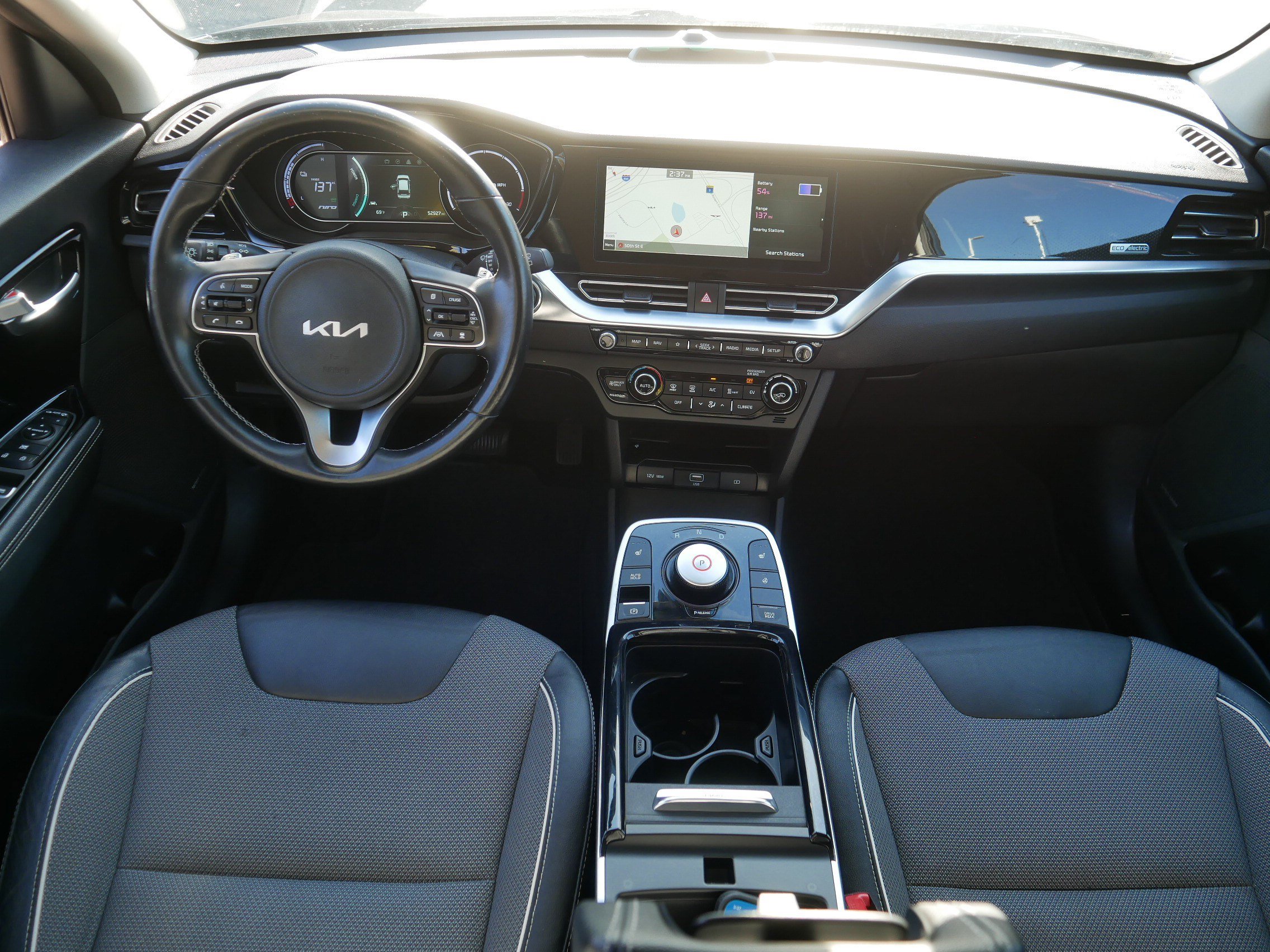 Used 2022 Kia Niro EX w/ Cold Weather Package FWD image 10